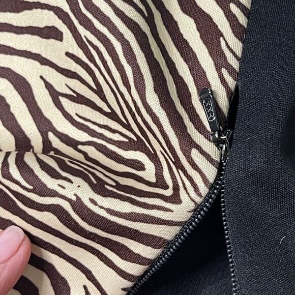Kerrits  Women's Zebra Pattern Double Zip Softshell Equestrian Vest Black XS - Picture 10 of 11